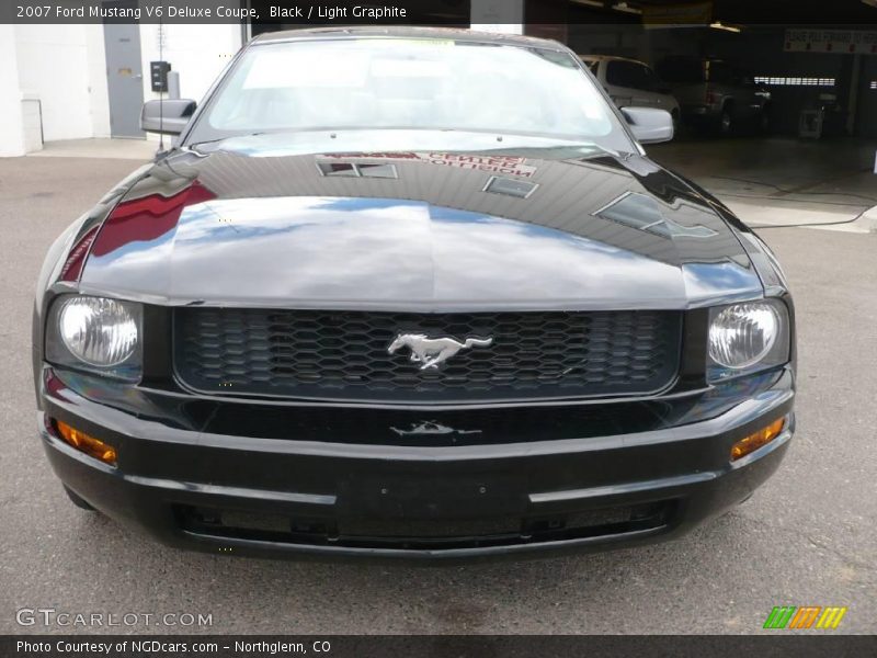 Black / Light Graphite 2007 Ford Mustang V6 Deluxe Coupe