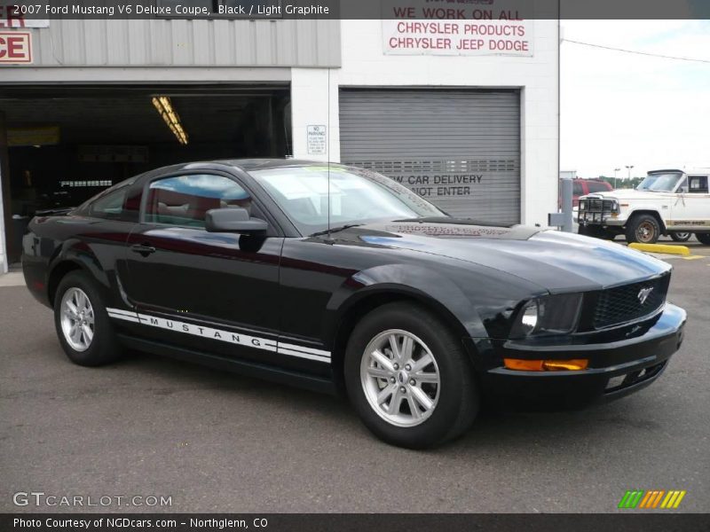 Black / Light Graphite 2007 Ford Mustang V6 Deluxe Coupe