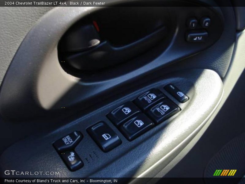 Black / Dark Pewter 2004 Chevrolet TrailBlazer LT 4x4