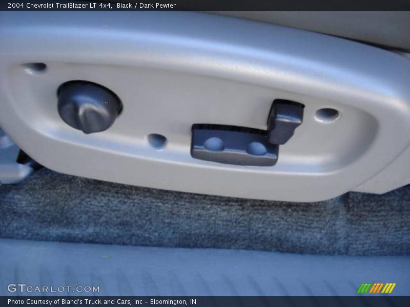 Black / Dark Pewter 2004 Chevrolet TrailBlazer LT 4x4