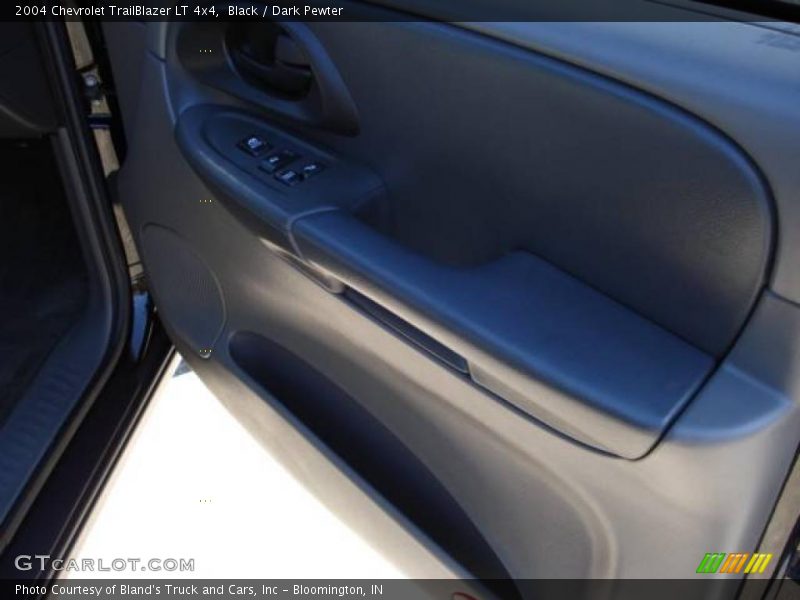 Black / Dark Pewter 2004 Chevrolet TrailBlazer LT 4x4