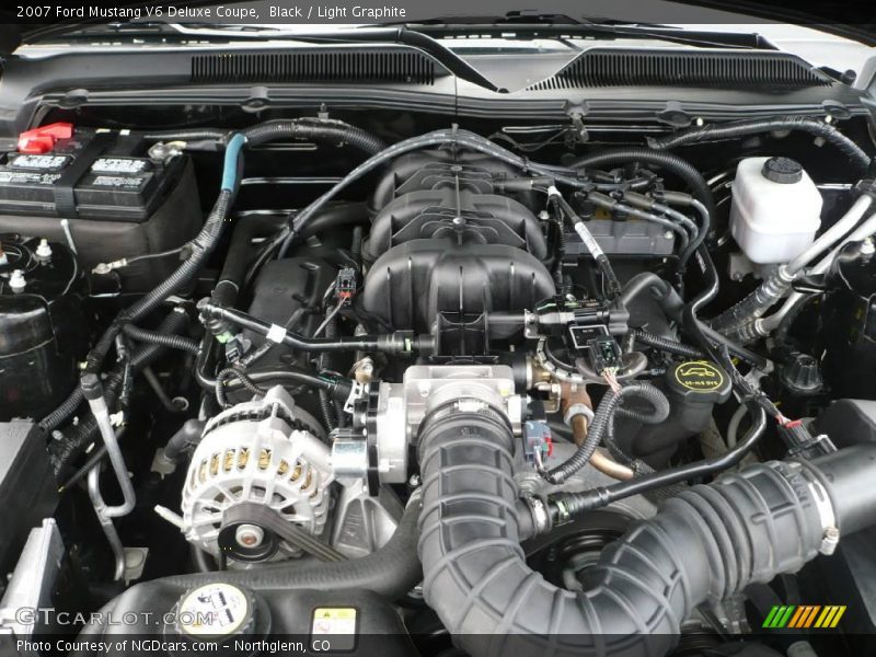 Black / Light Graphite 2007 Ford Mustang V6 Deluxe Coupe