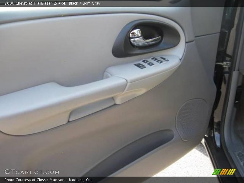 Black / Light Gray 2006 Chevrolet TrailBlazer LS 4x4