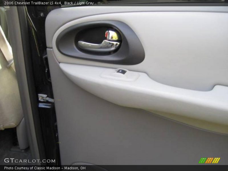 Black / Light Gray 2006 Chevrolet TrailBlazer LS 4x4