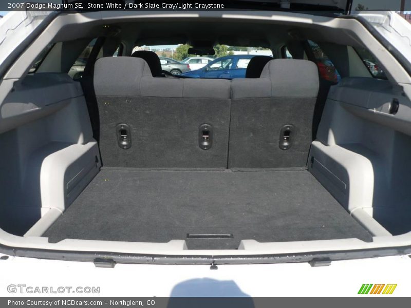 Stone White / Dark Slate Gray/Light Graystone 2007 Dodge Magnum SE
