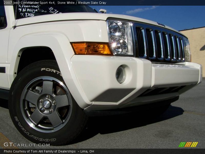 Stone White / Medium Slate Gray 2007 Jeep Commander Sport 4x4