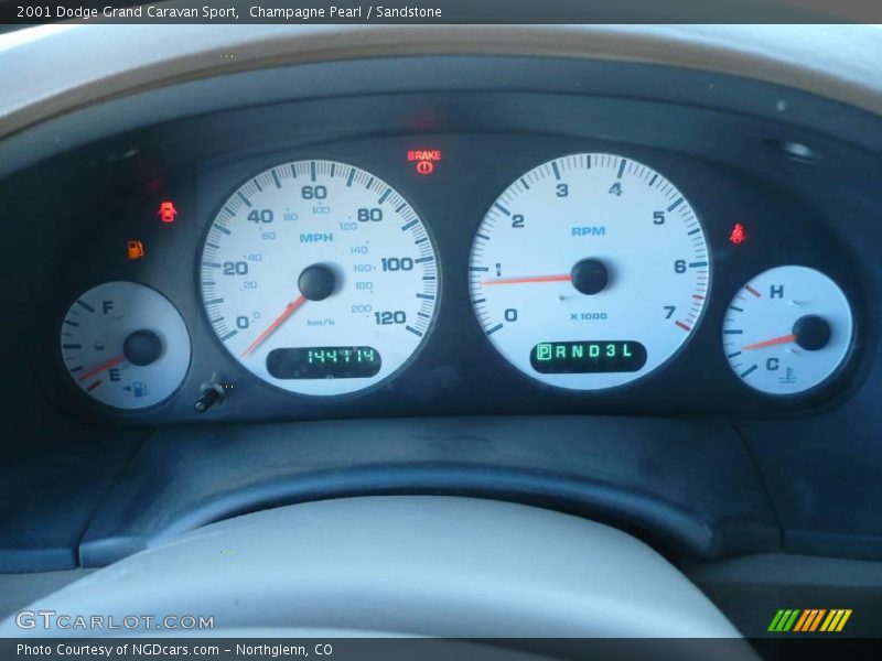 Champagne Pearl / Sandstone 2001 Dodge Grand Caravan Sport