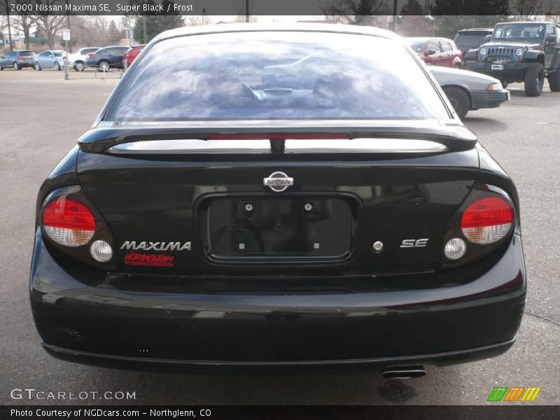 Super Black / Frost 2000 Nissan Maxima SE