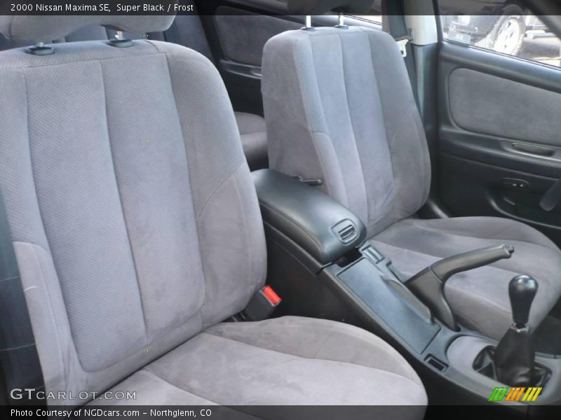 Super Black / Frost 2000 Nissan Maxima SE