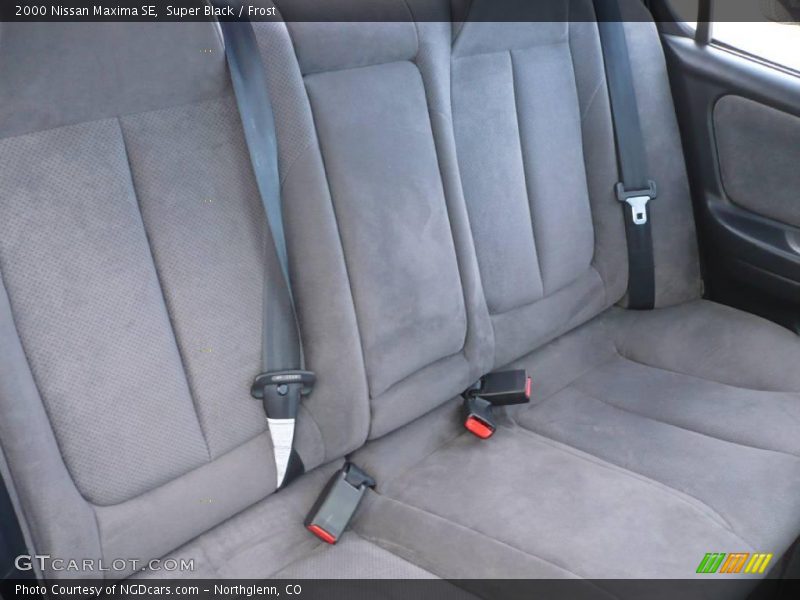 Super Black / Frost 2000 Nissan Maxima SE