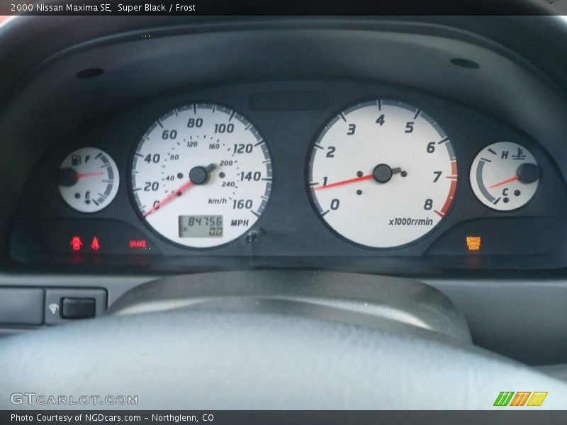Super Black / Frost 2000 Nissan Maxima SE