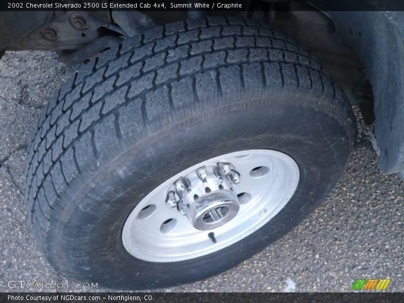 Summit White / Graphite 2002 Chevrolet Silverado 2500 LS Extended Cab 4x4