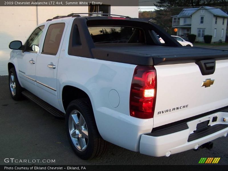 Summit White / Ebony 2009 Chevrolet Avalanche LTZ 4x4