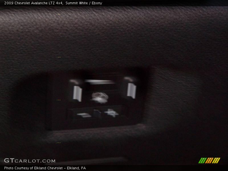 Summit White / Ebony 2009 Chevrolet Avalanche LTZ 4x4