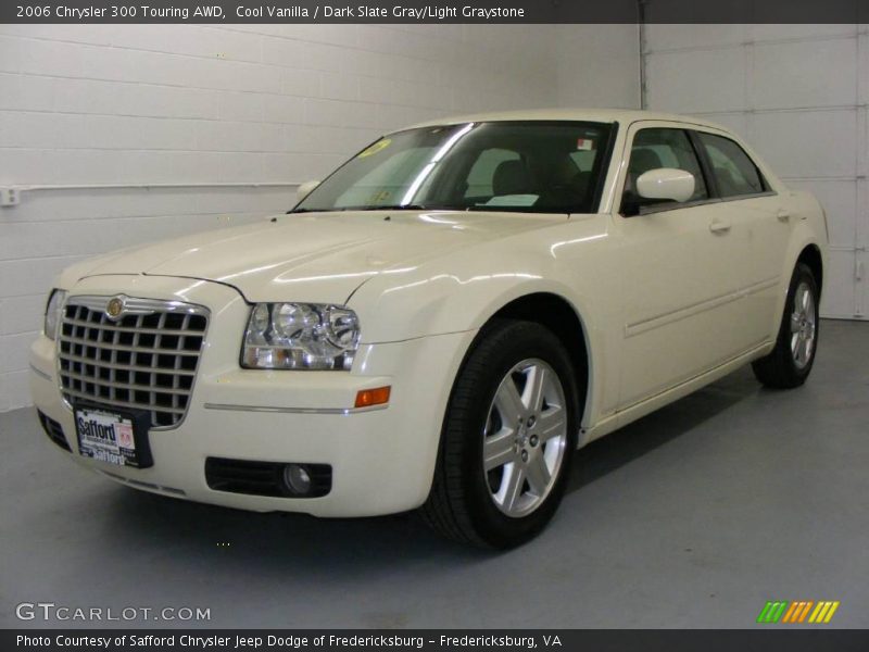 Cool Vanilla / Dark Slate Gray/Light Graystone 2006 Chrysler 300 Touring AWD