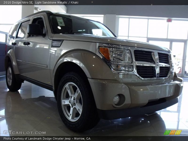 Light Sandstone Metallic / Khaki 2010 Dodge Nitro SE