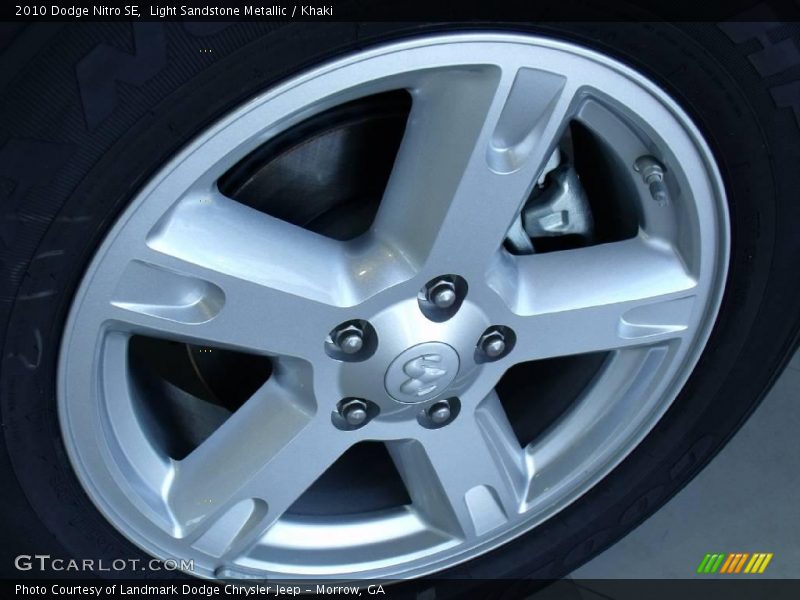 Light Sandstone Metallic / Khaki 2010 Dodge Nitro SE