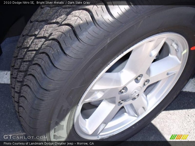 Bright Silver Metallic / Dark Slate Gray 2010 Dodge Nitro SE