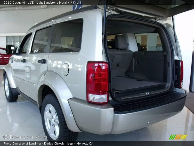 Light Sandstone Metallic / Khaki 2010 Dodge Nitro SE
