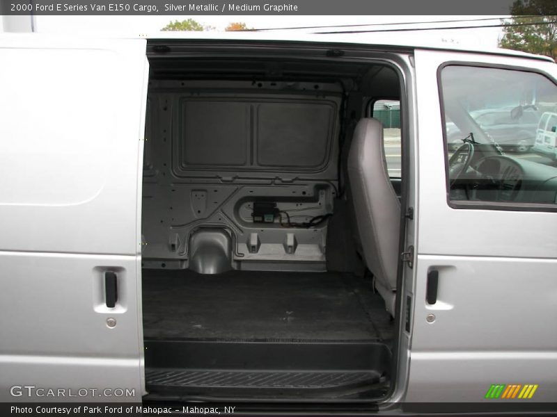 Silver Metallic / Medium Graphite 2000 Ford E Series Van E150 Cargo