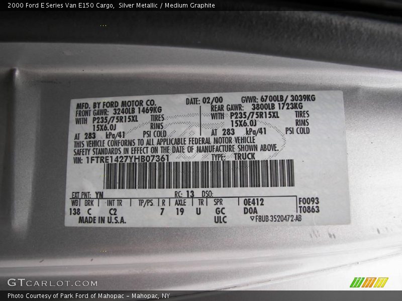 Silver Metallic / Medium Graphite 2000 Ford E Series Van E150 Cargo