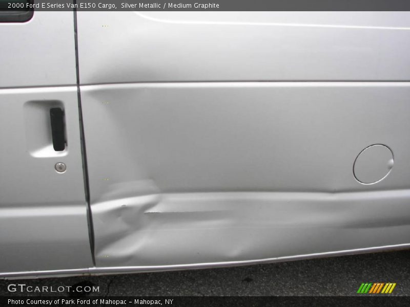 Silver Metallic / Medium Graphite 2000 Ford E Series Van E150 Cargo