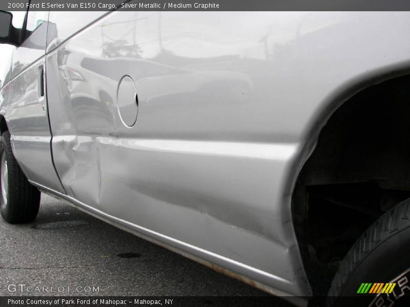 Silver Metallic / Medium Graphite 2000 Ford E Series Van E150 Cargo