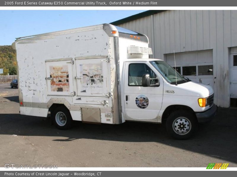 Oxford White / Medium Flint 2005 Ford E Series Cutaway E350 Commercial Utility Truck