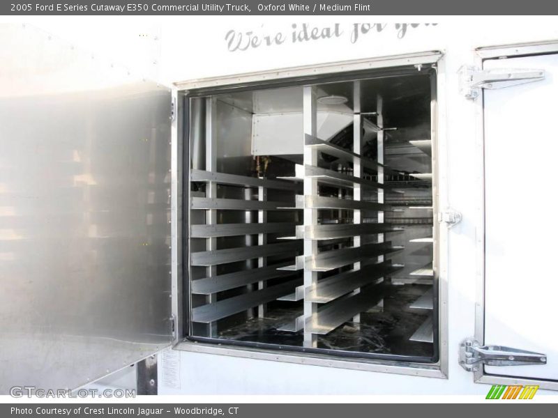 Oxford White / Medium Flint 2005 Ford E Series Cutaway E350 Commercial Utility Truck
