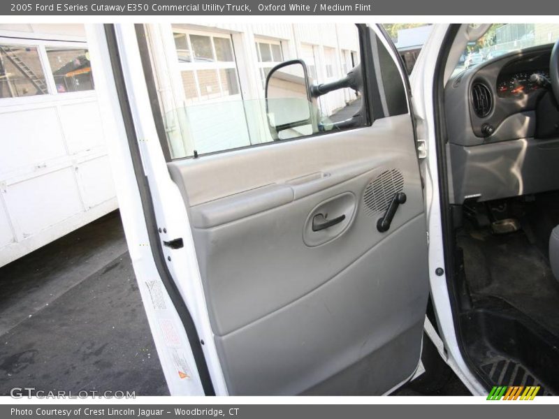 Oxford White / Medium Flint 2005 Ford E Series Cutaway E350 Commercial Utility Truck