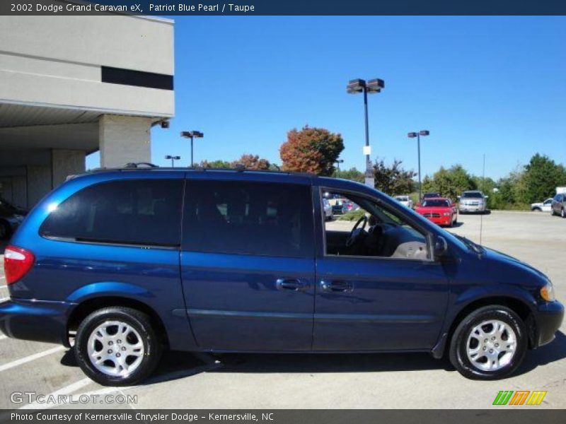 Patriot Blue Pearl / Taupe 2002 Dodge Grand Caravan eX