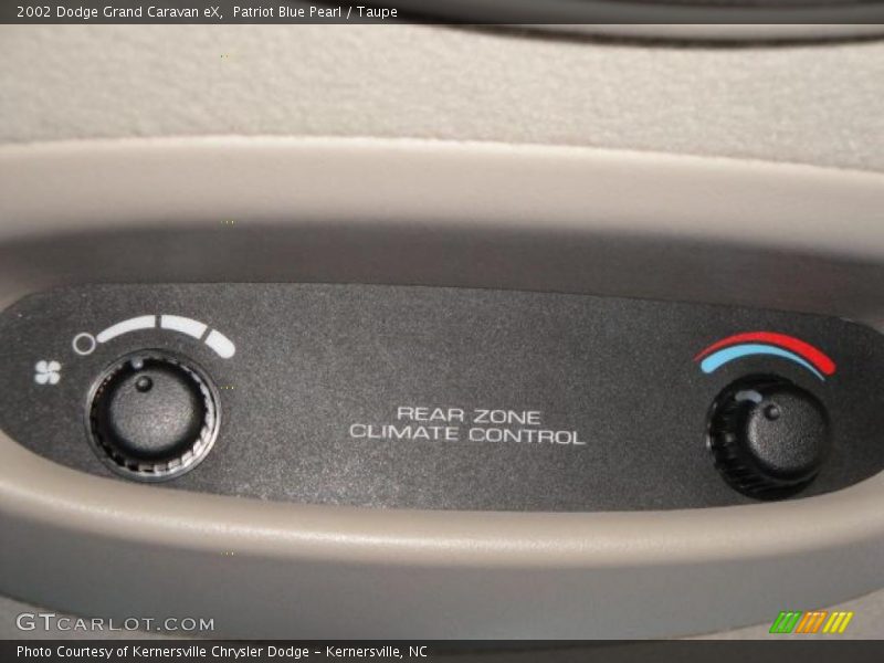 Patriot Blue Pearl / Taupe 2002 Dodge Grand Caravan eX