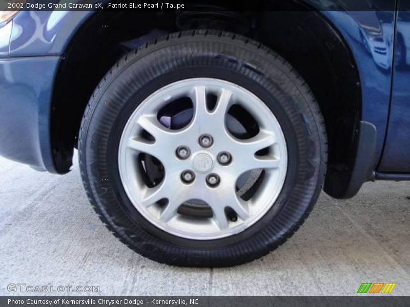 Patriot Blue Pearl / Taupe 2002 Dodge Grand Caravan eX