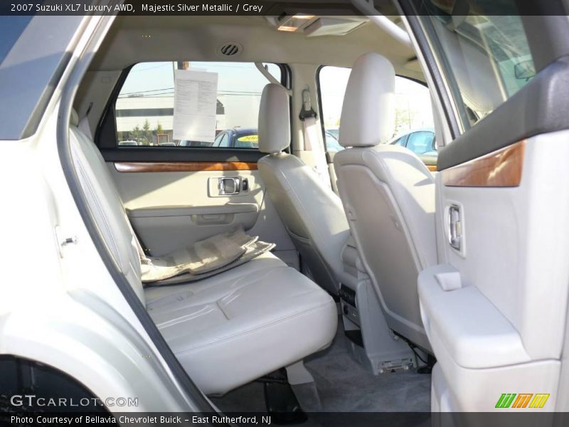 Majestic Silver Metallic / Grey 2007 Suzuki XL7 Luxury AWD