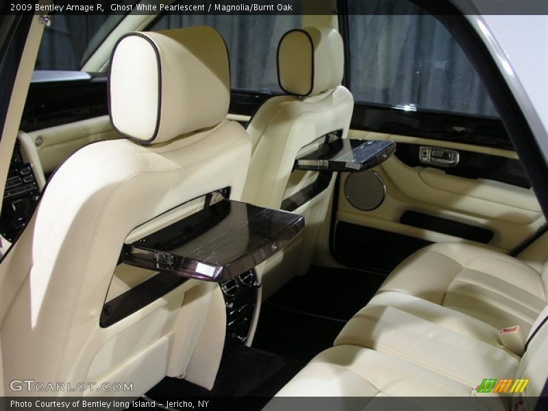 Ghost White Pearlescent / Magnolia/Burnt Oak 2009 Bentley Arnage R