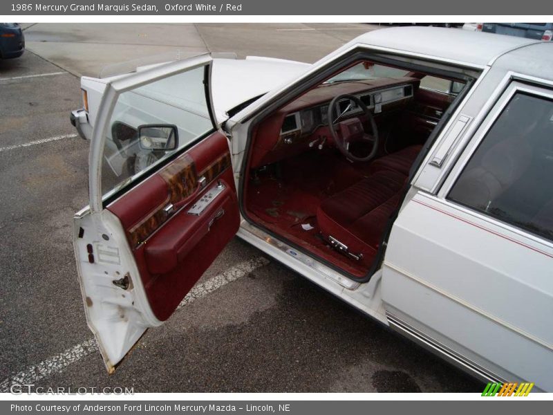 Oxford White / Red 1986 Mercury Grand Marquis Sedan