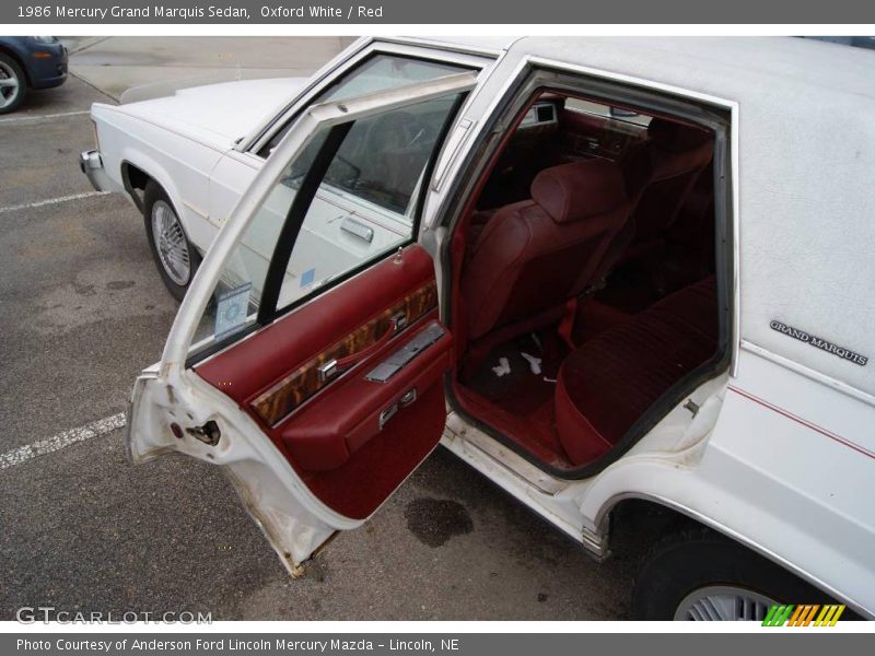 Oxford White / Red 1986 Mercury Grand Marquis Sedan