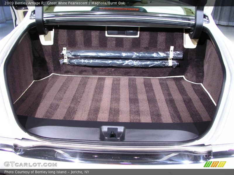 Ghost White Pearlescent / Magnolia/Burnt Oak 2009 Bentley Arnage R