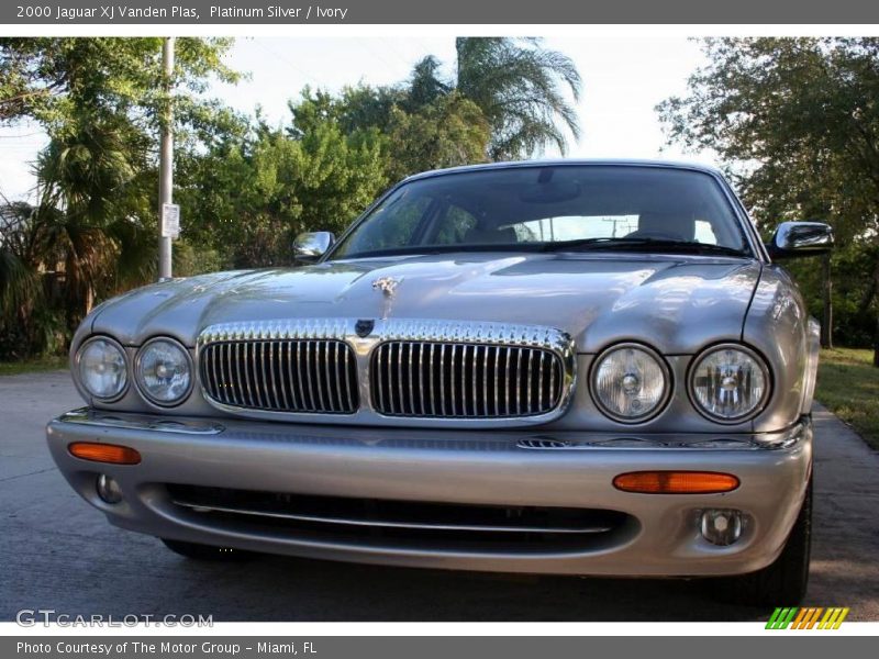Platinum Silver / Ivory 2000 Jaguar XJ Vanden Plas