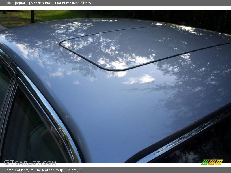 Platinum Silver / Ivory 2000 Jaguar XJ Vanden Plas