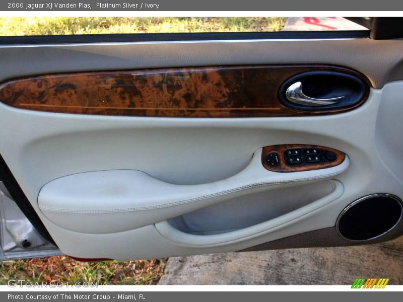 Platinum Silver / Ivory 2000 Jaguar XJ Vanden Plas
