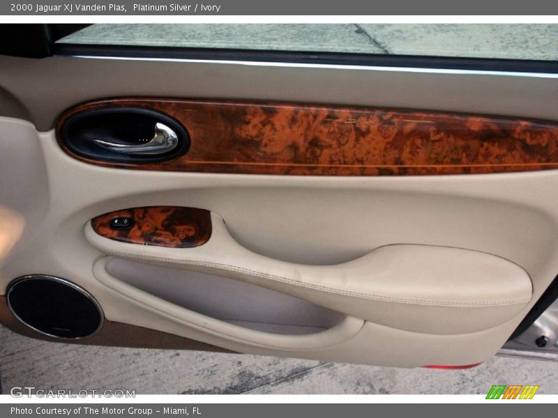 Platinum Silver / Ivory 2000 Jaguar XJ Vanden Plas