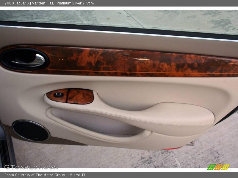 Platinum Silver / Ivory 2000 Jaguar XJ Vanden Plas