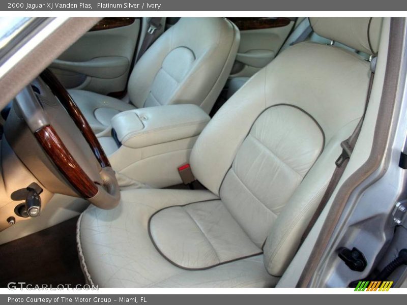 Platinum Silver / Ivory 2000 Jaguar XJ Vanden Plas