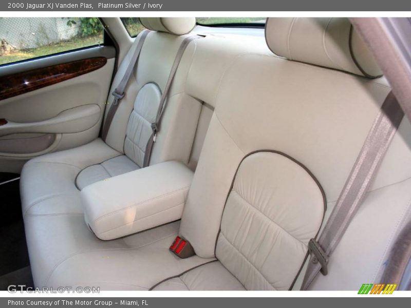 Platinum Silver / Ivory 2000 Jaguar XJ Vanden Plas