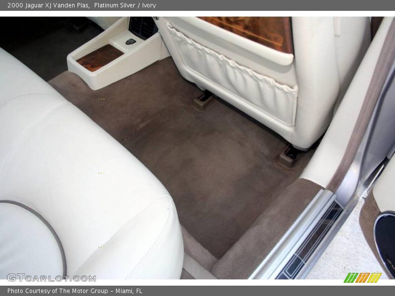 Platinum Silver / Ivory 2000 Jaguar XJ Vanden Plas