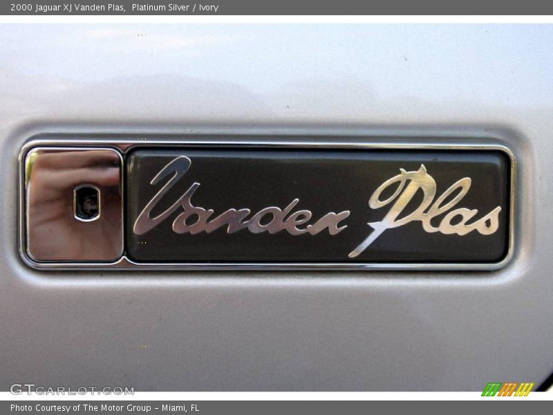 Platinum Silver / Ivory 2000 Jaguar XJ Vanden Plas