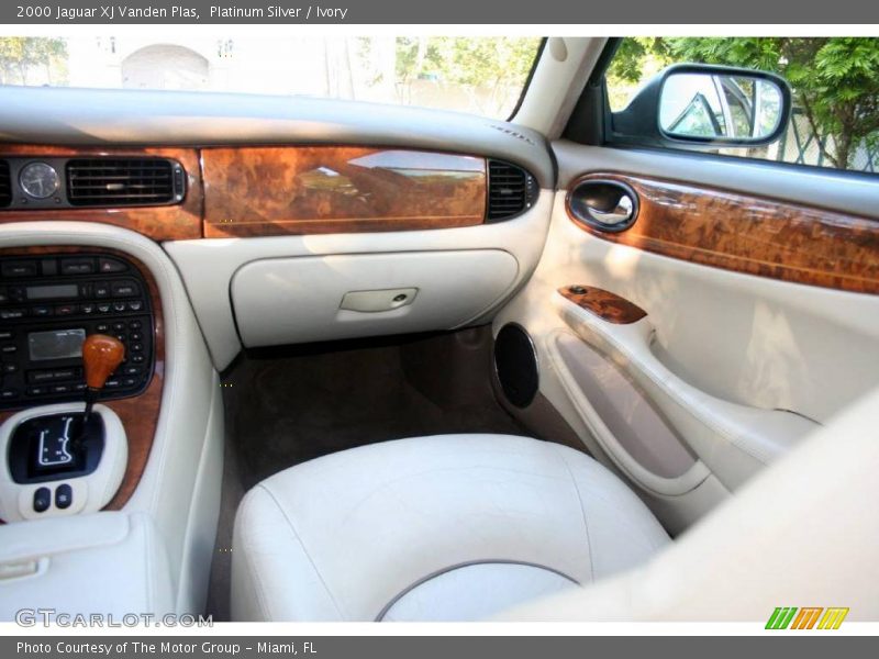 Platinum Silver / Ivory 2000 Jaguar XJ Vanden Plas