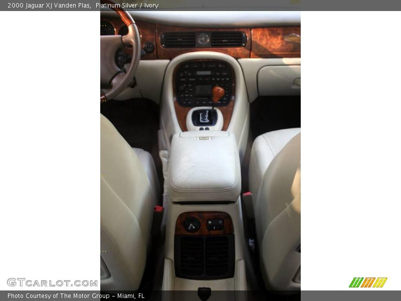 Platinum Silver / Ivory 2000 Jaguar XJ Vanden Plas