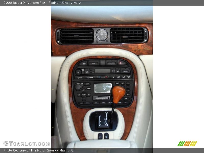 Platinum Silver / Ivory 2000 Jaguar XJ Vanden Plas